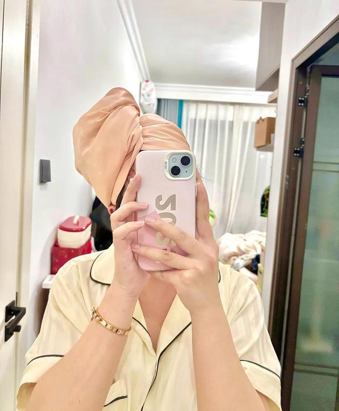 干好？10分钟轻松养成女明星「绸缎发」AG真人旗舰厅登录洗完头自然风干还是吹(图17)